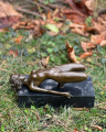 Erotická bronzová soška nahé ženy - stretching