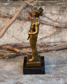 Erotická socha nahého muže s kloboukem z bronzu - kovboj