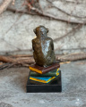 Socha soška opice z vídeňského bronzu - myslitel