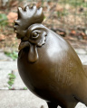 Velká socha kohouta z bronzu