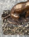 Bronzová socha Sedící panter