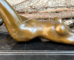 Erotická bronzová soška ležící nahé ženy - 4