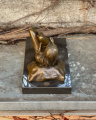 Erotická bronzová soška ležící nahé ženy - 5