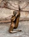 Erotická bronzová soška nahé ženy - stretching 2