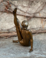 Erotická bronzová soška nahé ženy - stretching 2