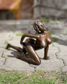 Erotická bronzová soška nahé ženy striptérky 2