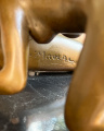 Erotická bronzová soška nahého páru - orální sex