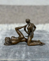Erotická bronzová soška - sex - nahé ženy a muž
