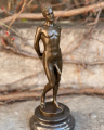 Erotická socha nahého muže z bronzu 2