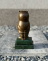 Bronzová soška moudré sovy