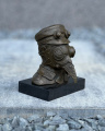 Figurka Morového doktora ve steampunkovém stylu v bronzu a mramoru