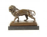 Bronzová socha lev na mramoru