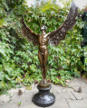 Bronzová socha anděla