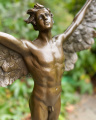 Bronzová socha anděla