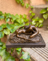 Bronzová socha milenky