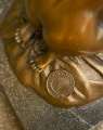 Bronzová socha milenky