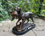 Bronzová socha lovecký pes