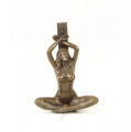 Erotická bronzová figurka nahé ženy v poutech 