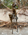 Socha Dáma na židli z bronzu