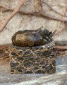Socha Nosorožec z bronzu