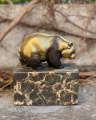 Socha pandy z bronzu