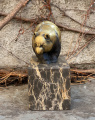 Socha pandy z bronzu
