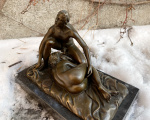 Socha z bronzu erotická