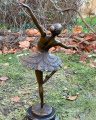 Velká socha baleríny z bronzu