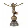 Bronzová figurka - Nahá dívka a Země 