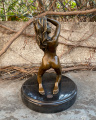 Erotická bronzová soška nahé sexy ženy 1