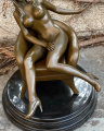 Erotická bronzová soška nahé sexy ženy na křesle 2