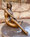 Erotická bronzová soška polonahé dívky 2