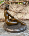 Erotická bronzová soška polonahé dívky 2
