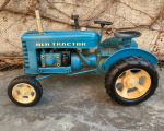 Plechový traktor