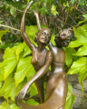Bronzová soška Dvojčata sestry
