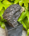 Bronzová figurka hlavy orla