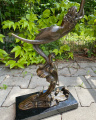 Bronzová socha soška Mořská panna na srpku měsíce