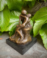 Bronzová socha soška Polibek dvou milenců