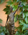 Malá socha spravedlnosti z bronzu 2